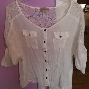 White shirt w/lace